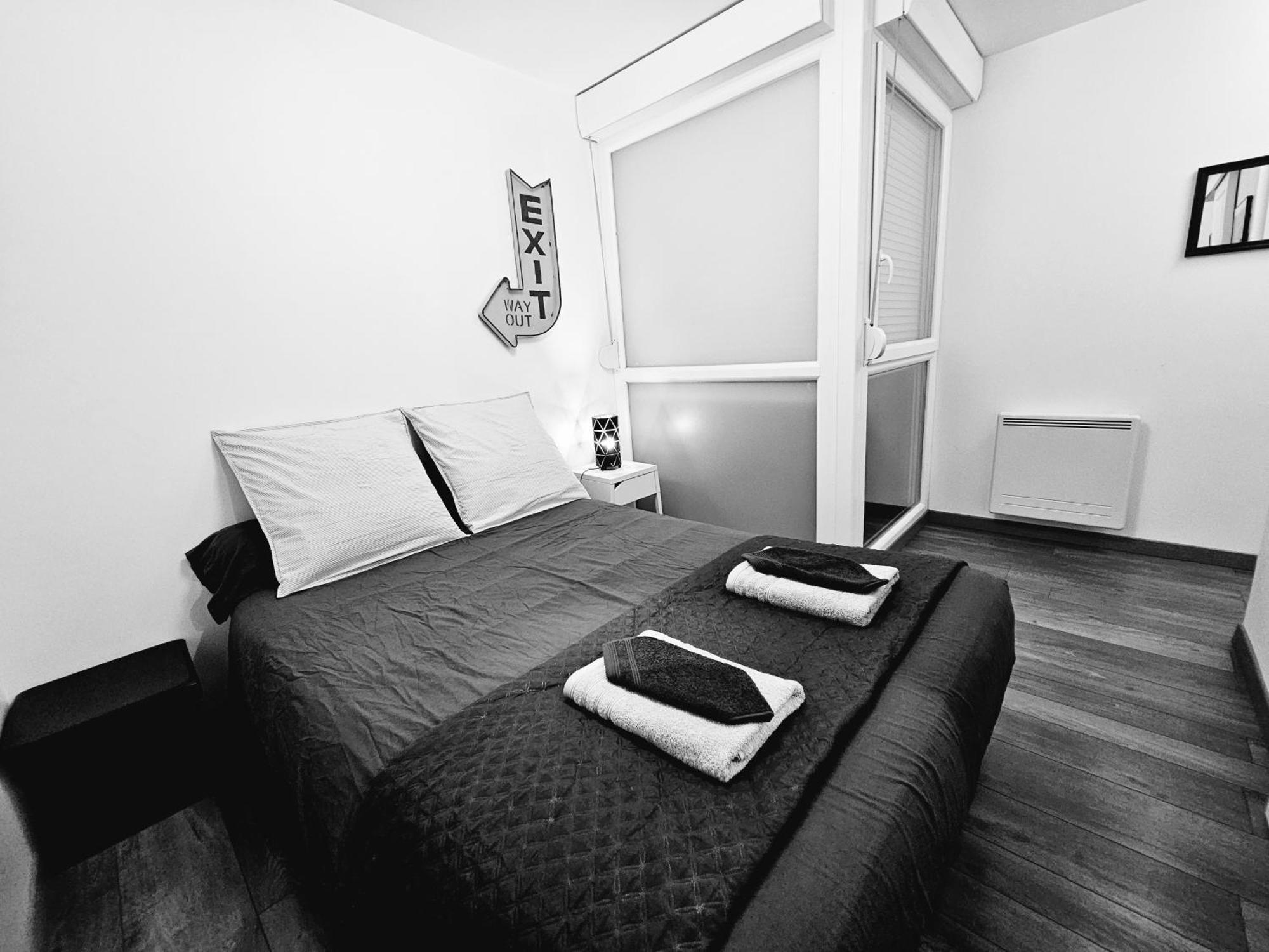 Passage Secret - Ideal Pro, Couples, Familles & Amis - Le Calme En Hypercentre - Wifi Haut Debit - Netflix - Machine A Laver - Gare, Cathedrale, Commerces, Restaurants & Transports En Commun A Moins De 10 Minutes A Pied Reims Buitenkant foto