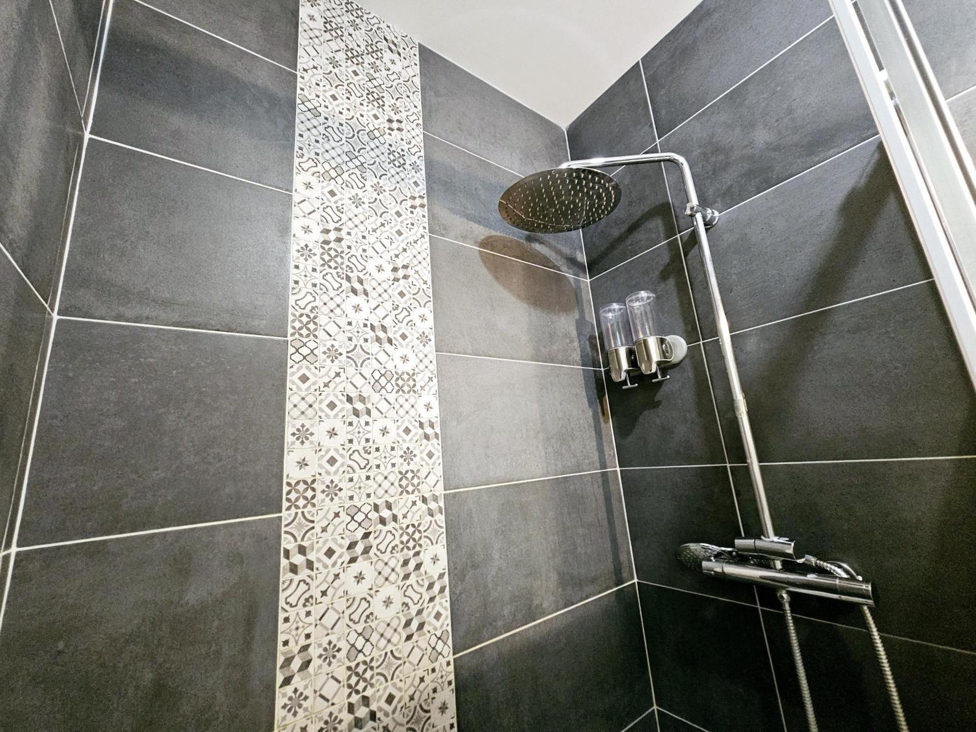 Passage Secret - Ideal Pro, Couples, Familles & Amis - Le Calme En Hypercentre - Wifi Haut Debit - Netflix - Machine A Laver - Gare, Cathedrale, Commerces, Restaurants & Transports En Commun A Moins De 10 Minutes A Pied Reims Buitenkant foto